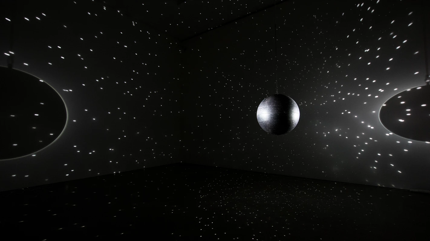 Katie Paterson Totality, 2016. Photo © Julie Lovens, 2016 Courtesy of Kunsthaus Pasquart, Biel.