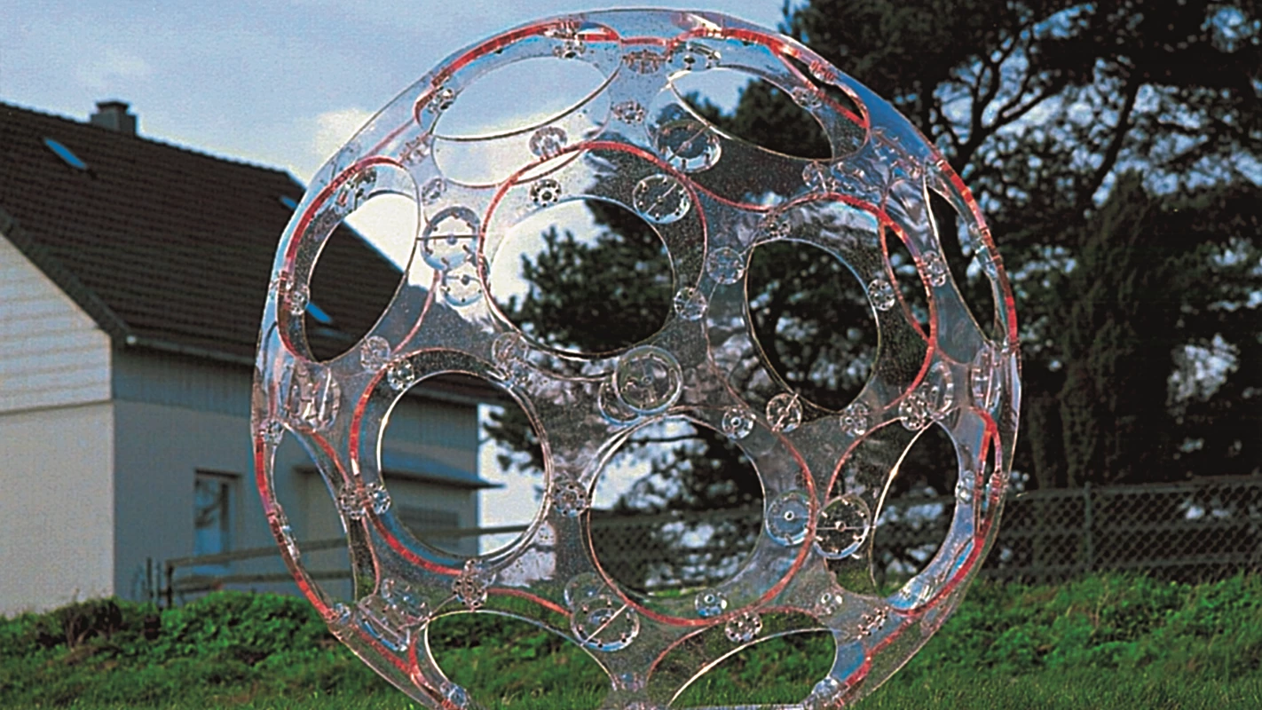Carsten Höller Sphäre (Rosa), 2001. Indfarvet plexiglas 220x220x220 cm. Aros Aarhus Kunstmuseum.